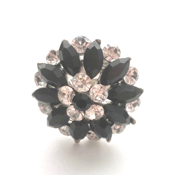 Size 6 floral black and clear diamond ring - Picture 3 of 3